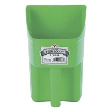 ENCLOSED FEED SCOOP 3 QUART green