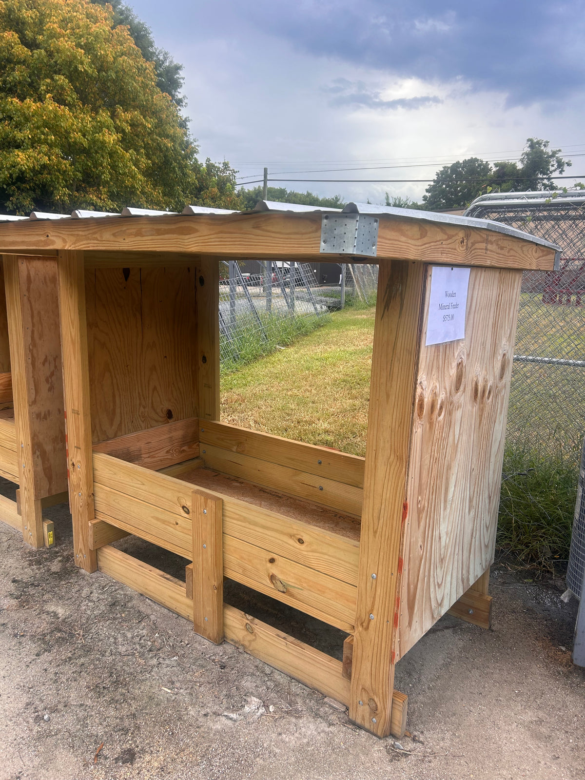 WOOD MINERAL FEEDERS - LARGE